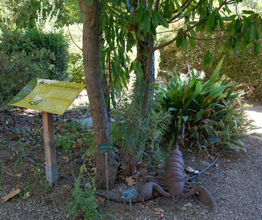 The Uchaux-Sérignan botanical path,