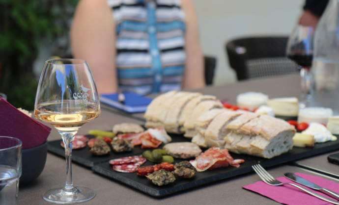 Picnic & meals at the vineyard @ Gillet